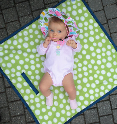 http://www.rainbabygear.com/shop/images/p.279.3-charlieblanket_resize.jpg